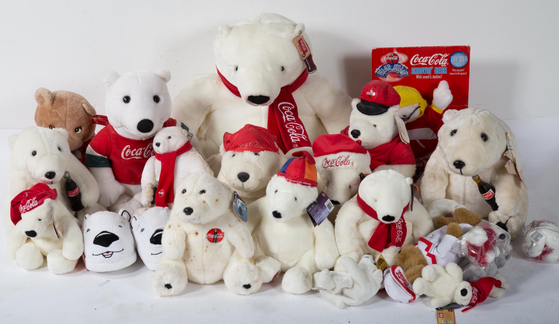 Appraisal: Box of Coca-Cola bears including Boyd bears Undernumber