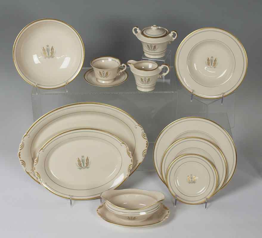 Appraisal: SYRACUSE FINE CHINA IN THE ''GOVERNOR CLINTON'' PATTERN Approx pieces