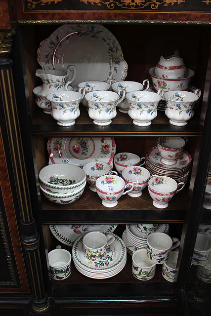 Appraisal: A TUSCAN LOWESTOFT PATTERN PART TEA SERVICE Portmeirion china and