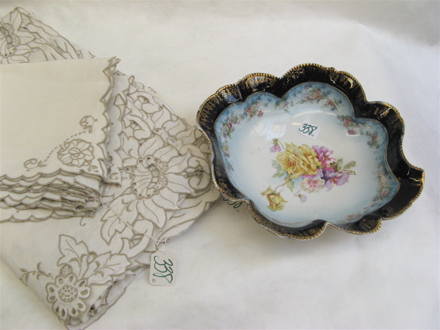 Appraisal: IRISH LINEN SET PORCELAIN BOWL pieces The fine Irish linen