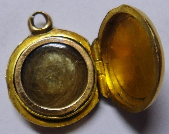 Appraisal: A gold mounted eye miniature brooch and a gold small