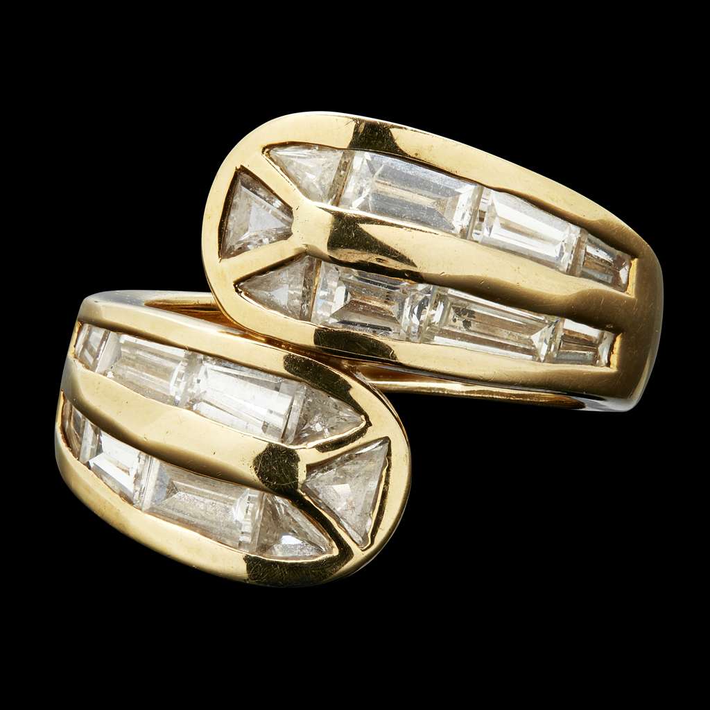 Appraisal: A diamond set ringof twist design channel set with tapered