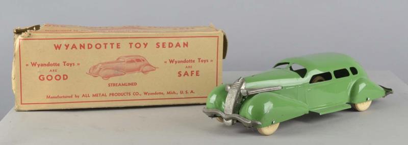 Appraisal: Wyandotte Toy Sedan In Original Box Green car Wear to