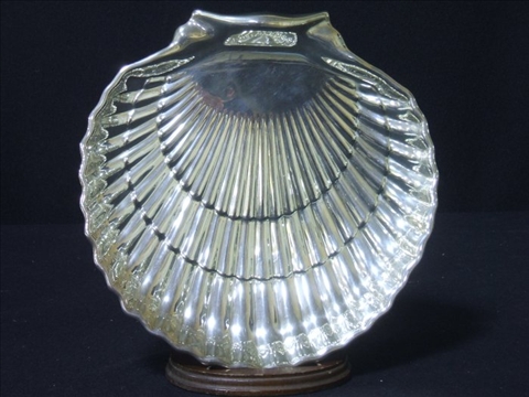 Appraisal: GORHAM SILVER SHELL DISH Dated shape on ball feet -