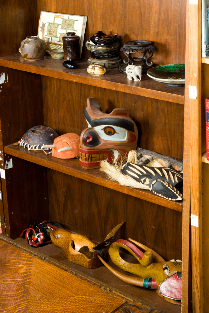 Appraisal: THREE SHELVES OF ASSOCIATED DECORATIVES Three shelves of associated decoratives