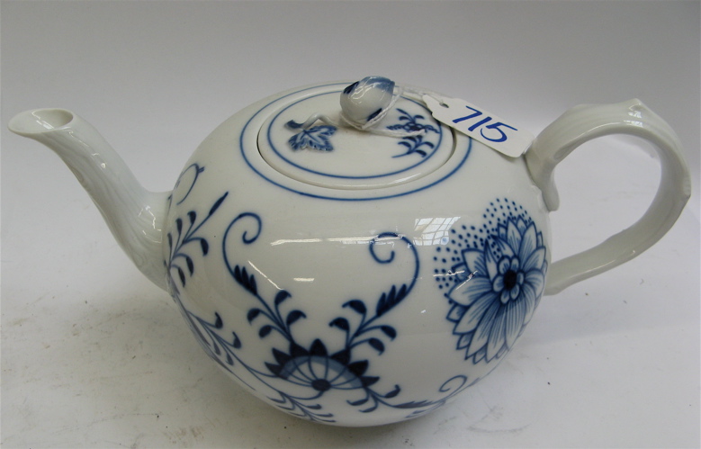 Appraisal: GERMAN MEISSEN PORCELAIN TEAPOT blue onion pattern in blue on