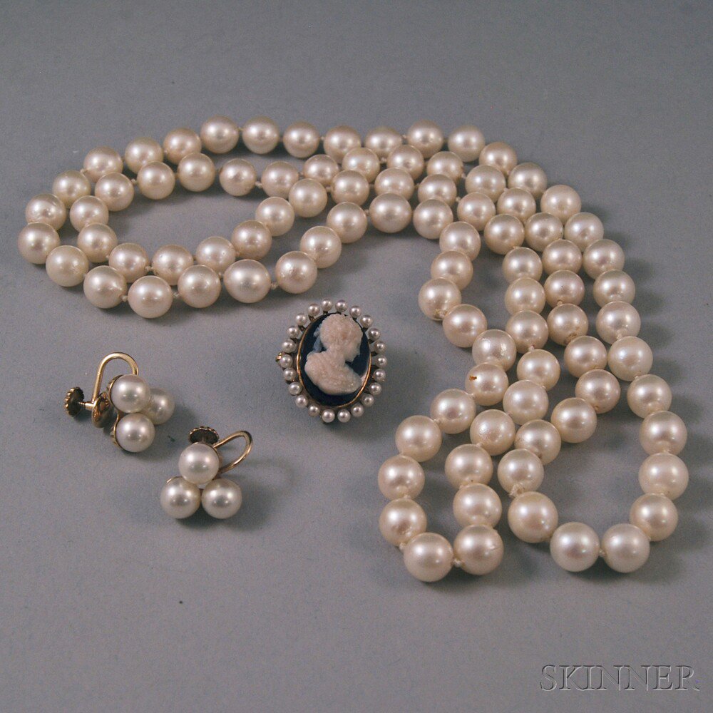 Appraisal: Small Group of Pearl Jewelry a strand of cultured pearls