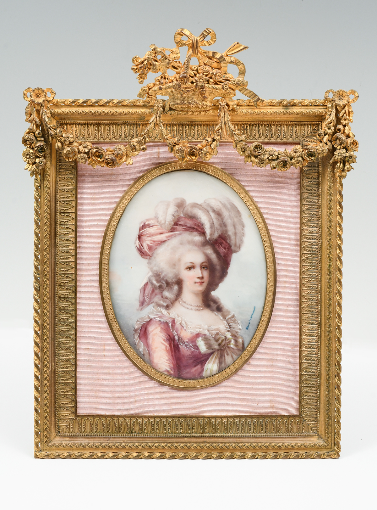 Appraisal: FINE MINIATURE PORTRAIT PAINTING OF A BEAUTY IN PINK Oval