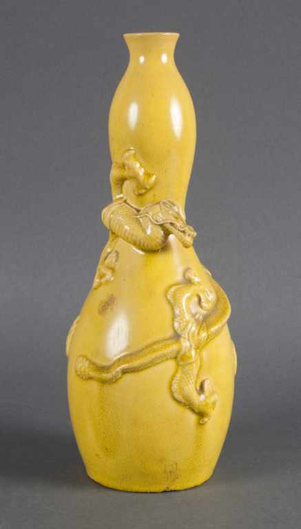 Appraisal: Chinese porcelain double gourd vase with dragon decoration th century