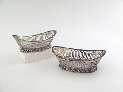 Appraisal: A pair of late Victorian pierced oval bon bon dishes