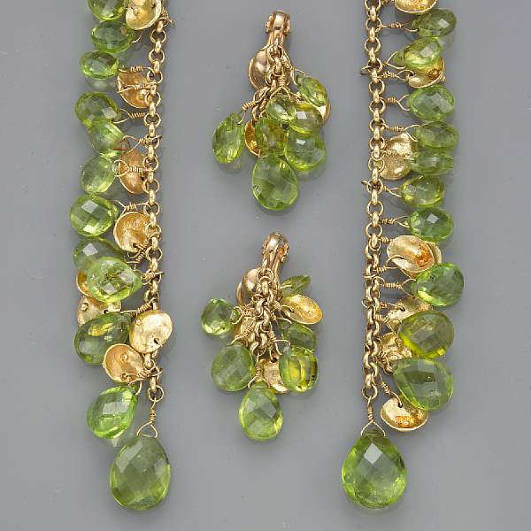 Appraisal: A peridot and eighteen karat gold lariat necklace with matching