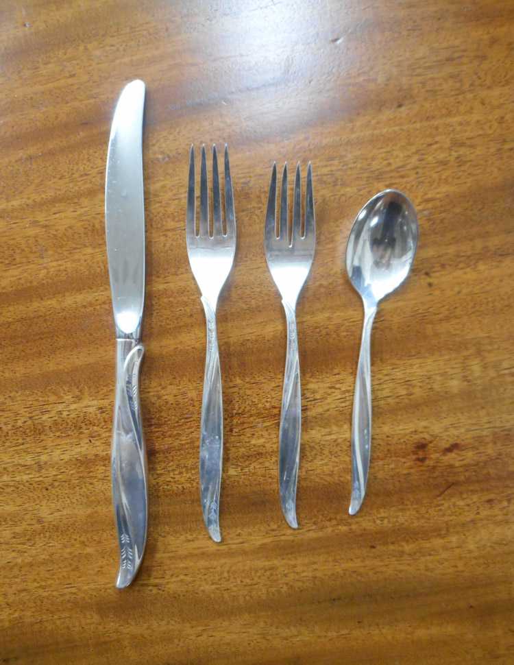 Appraisal: INTERNATIONAL PINE SPRAY STERLING SILVER FLATWARE SET twenty-four pieces comprised