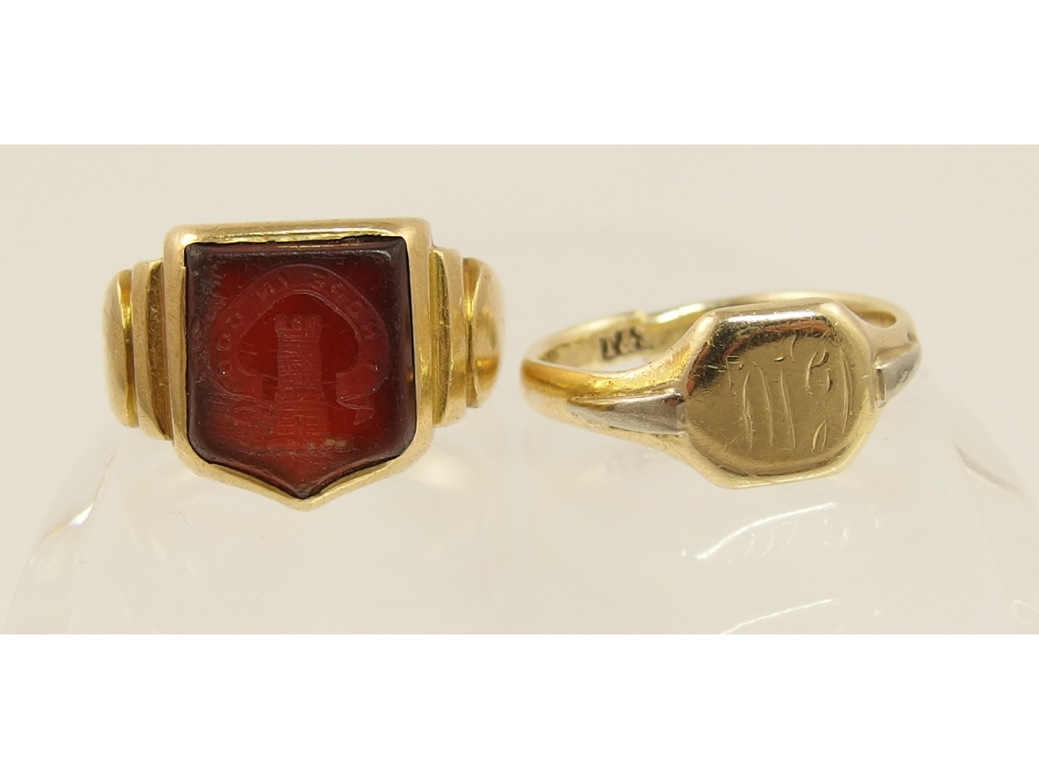 Appraisal: An ct crest carved agate seal ring together with a