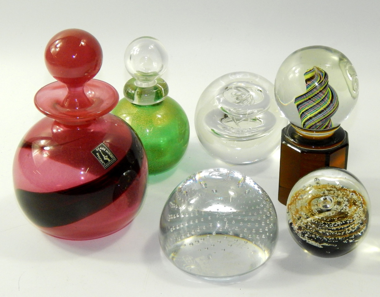 Appraisal: A quantity of glass paperweights including a Thomas Webb paperweight