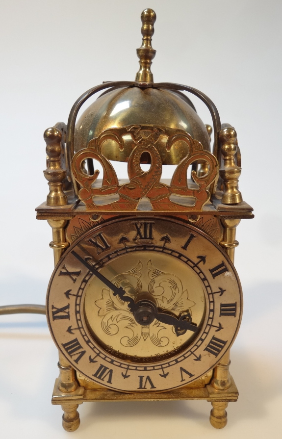 Appraisal: A thC brass lantern clock with domed top above a