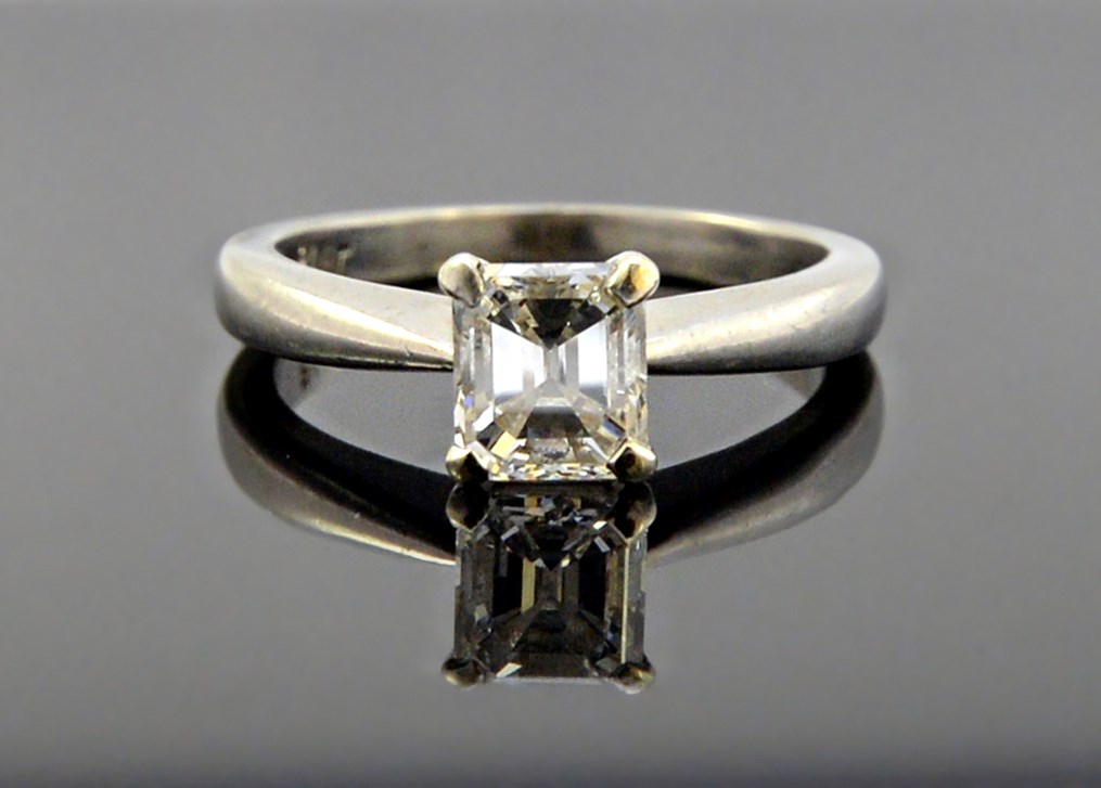 Appraisal: A platinum and diamond set single stone ring by David