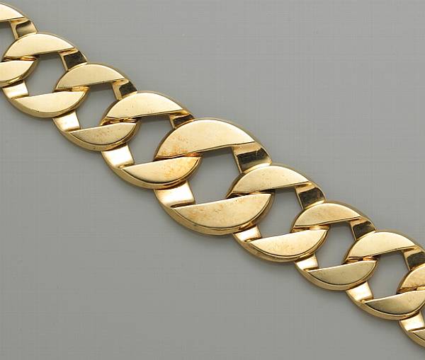 Appraisal: A fourteen karat gold heavy link necklace weighing approximately gr