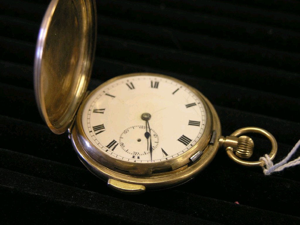 Appraisal: A gentleman's ct gold hunting-cased pocket watch enamelled dial with