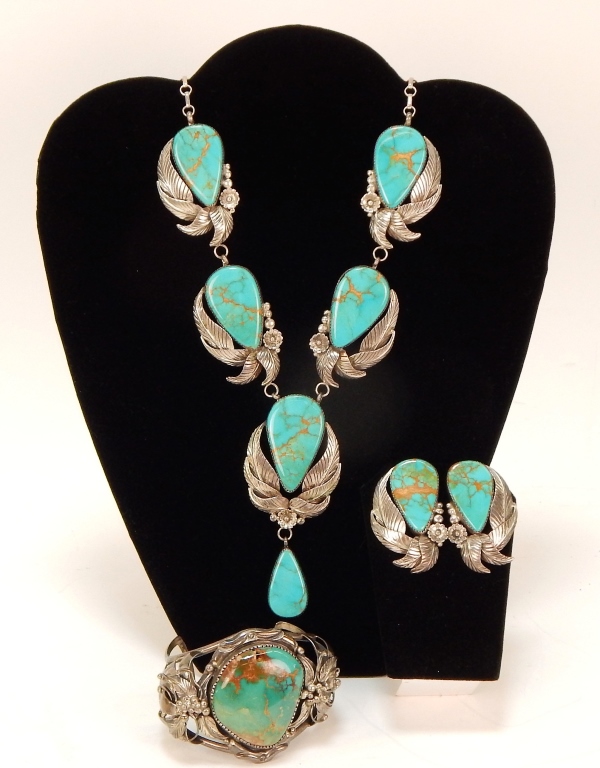 Appraisal: PCS NAVAJO ZUNI STERLING SILVER JEWELRY SET United States th