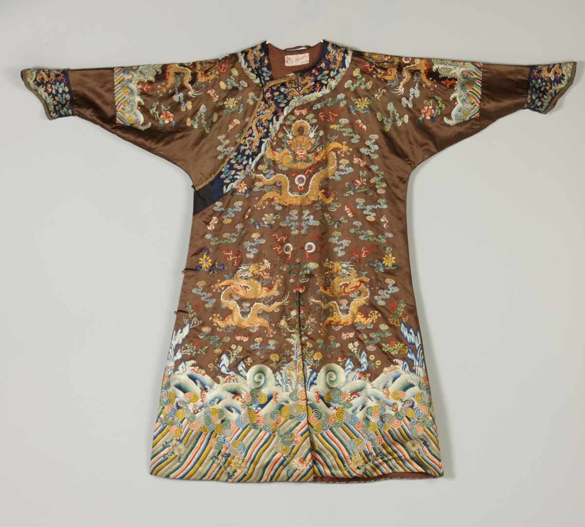 Appraisal: Fine Chinese Imperial Court Robe Late Qing dynasty Silk embroidered