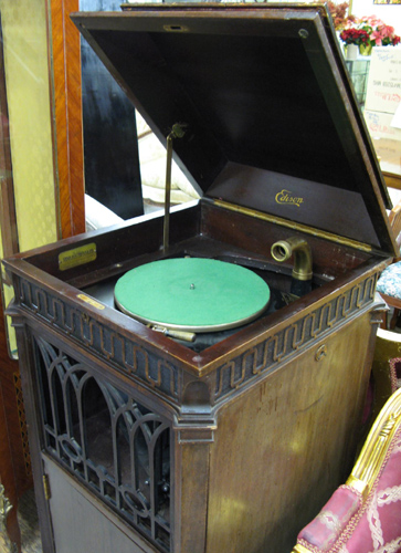 Appraisal: AN EDISON DISC PHONOGRAPH floor model C- Thomas A Edison