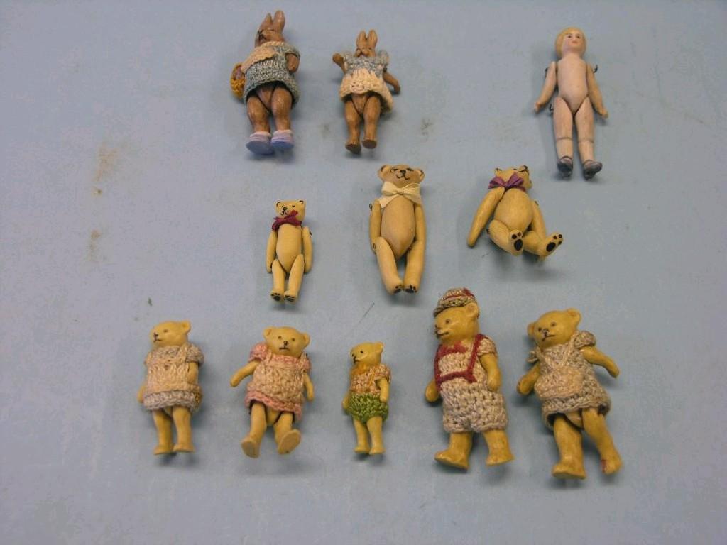 Appraisal: A family of eight miniature bisque Teddy Bears with jointed