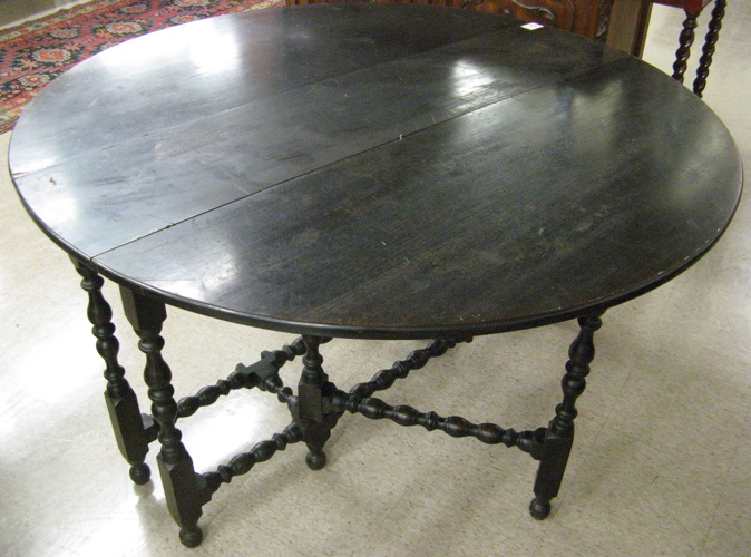 Appraisal: WILLIAM MARY STYLE GATE LEG DINING TABLE American c 's