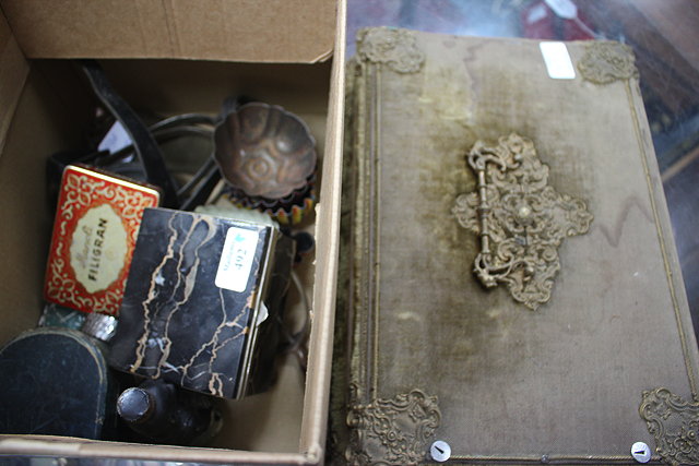 Appraisal: A GROUP OF MISCELLANEOUS ITEMS to include a hardstone box