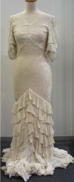 Appraisal: Evening gown in cream lace with chiffon frills to the