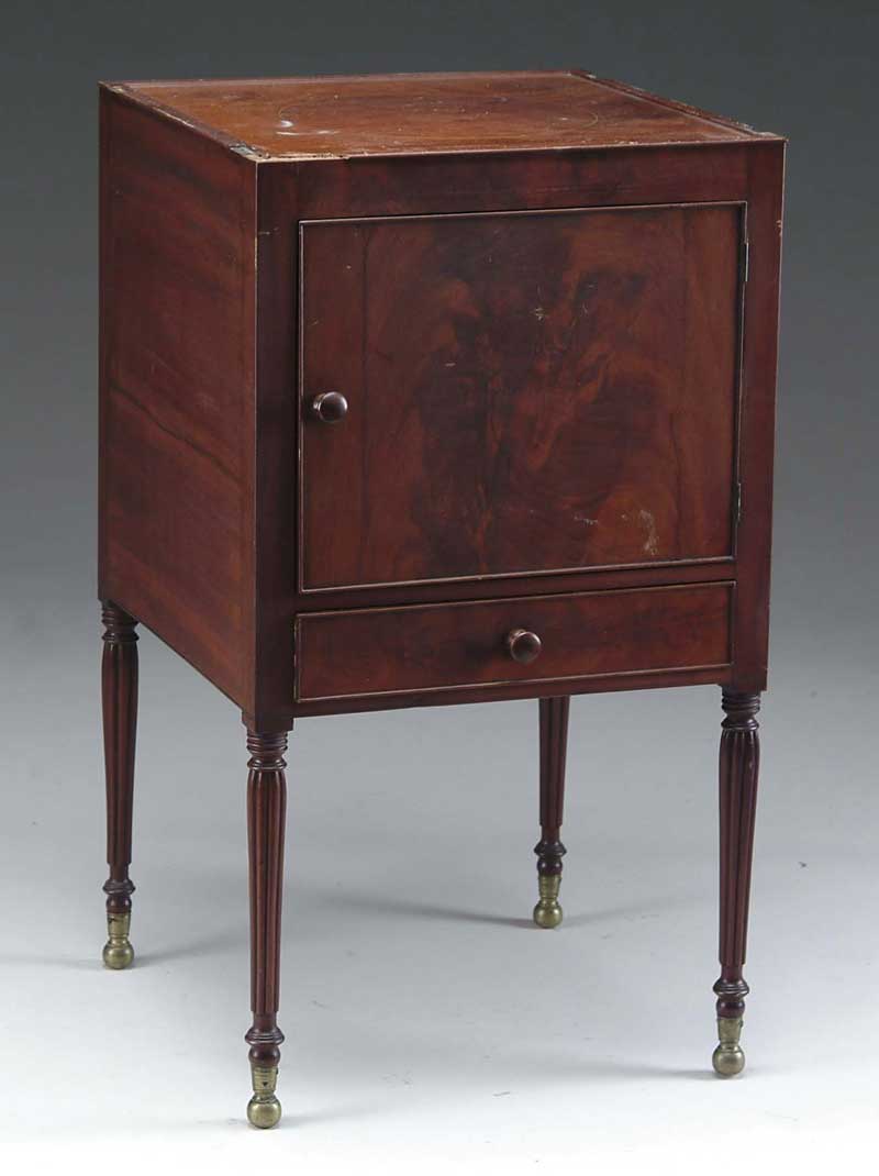 Appraisal: FINE FEDERAL MAHOGANY VANITY Delicate mahogany vanity the top with