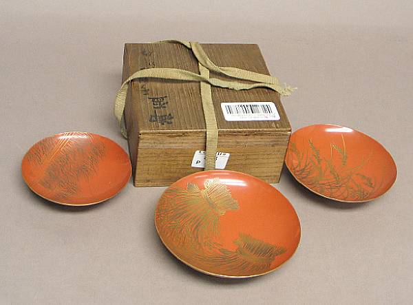 Appraisal: A lacquer box and set of sake cups The first