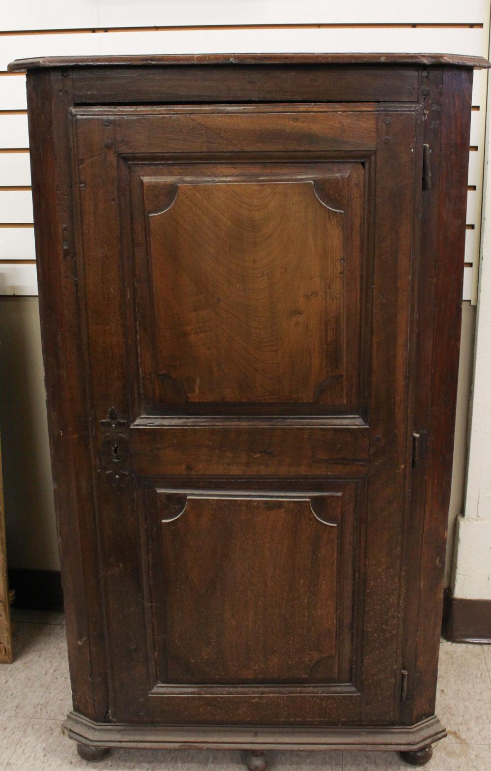 Appraisal: WALNUT CORNER CABINET English th century a single door design