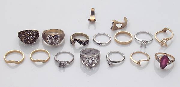 Appraisal: A collection of platinum k and metal ring mountings one