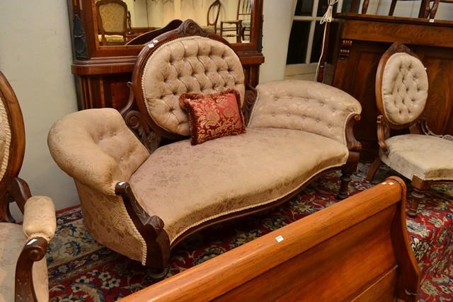 Appraisal: A VICTORIAN WALNUT DOUBLE ENDED CHAISE LOUNGE