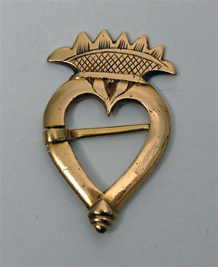 Appraisal: An early th century gold luckenbooth brooch unmarked of simple