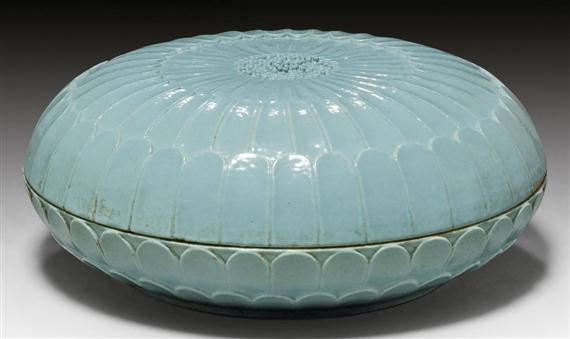 Appraisal: A TURQUOISE GLAZED ROUND BOX AND COVER IN THE SHAPE