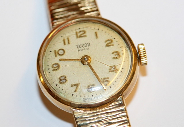 Appraisal: A LADIES CT GOLD TUDOR ROYAL WRIST WATCH circular dial