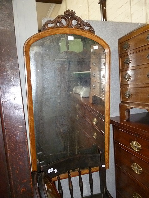 Appraisal: A TH CENTURY MAHOGANY CHEVAL MIRROR BASE with reeded uprights