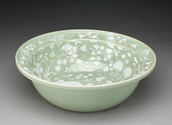 Appraisal: A celadon glazed export porcelain wash basin th Century Thickly