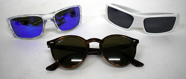 Appraisal: A PAIR OF SUN GLASSES marked Ray-Ban a pair of