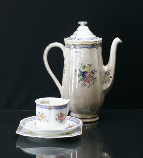 Appraisal: A Royal Doulton tea pot together with a Royal Doulton