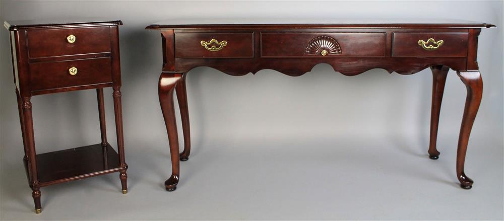 Appraisal: THOMASVILLE QUEEN ANNE STYLE MAHOGANY SOFA TABLE molded top with