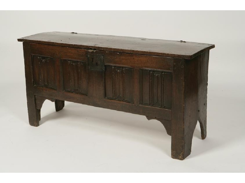 Appraisal: A MID TH CENTURY OAK COFFER the rectangular top above