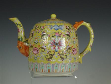 Appraisal: A Chinese yellow ground teapot and cover the pot of