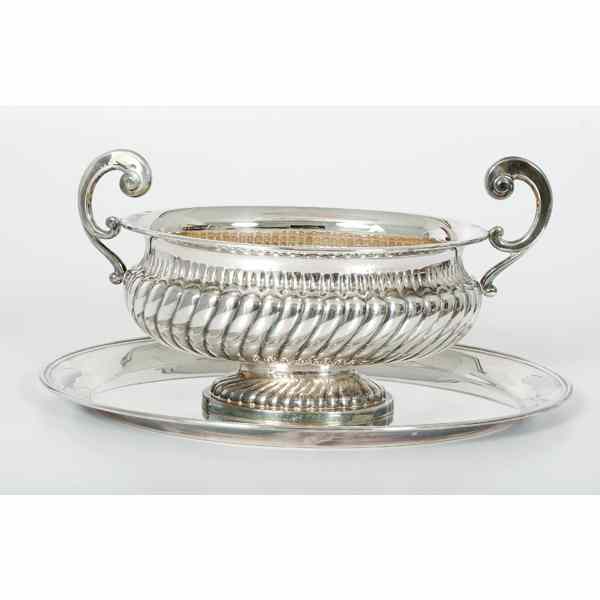 Appraisal: Silverplated Tureen and Tray a silverplated open tureen with gadrooned