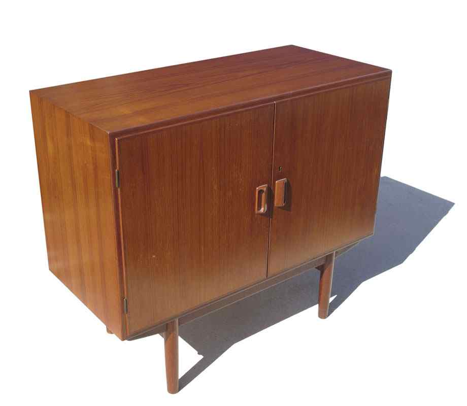 Appraisal: BORGE MORGENSEN SOBORG MOBLER DANISH MODERN SIDE CABINET door cabinet