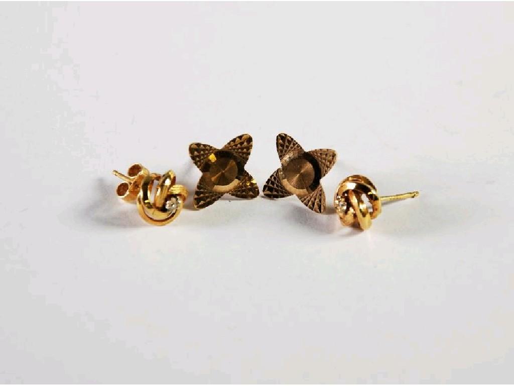 Appraisal: PAIR OF ct GOLD KNOT PATTERN EARRINGS each set with