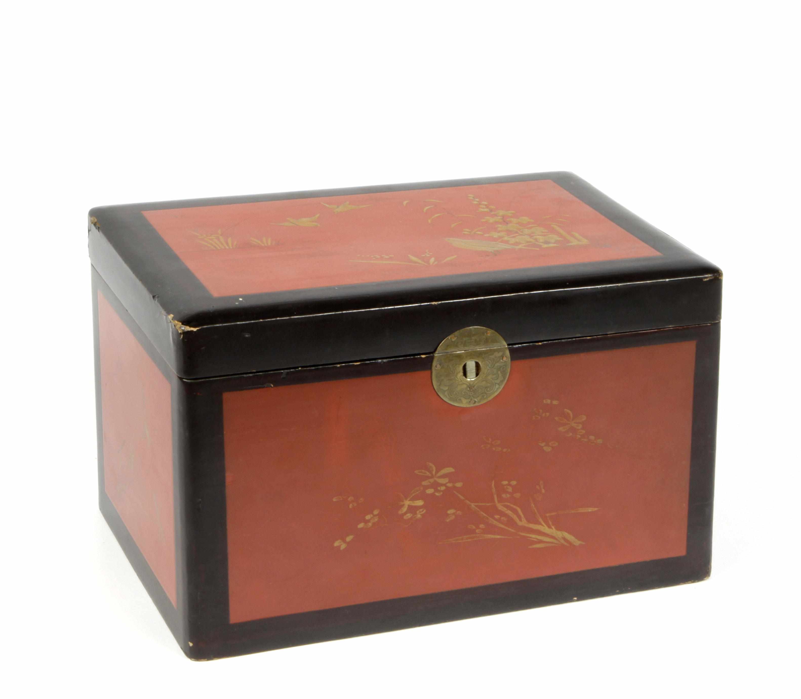 Appraisal: A Chinese red and black lacquer tea box with fitted