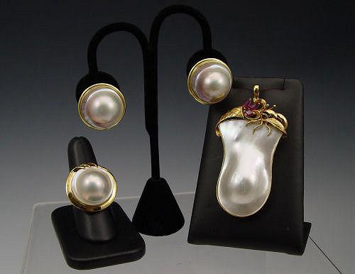 Appraisal: K BLISTER PEARL SET K yellow gold blister pearl set