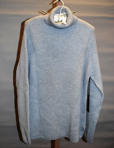 Appraisal: Classiques Entier light heather gray wool long sleeve ribbed turtleneck